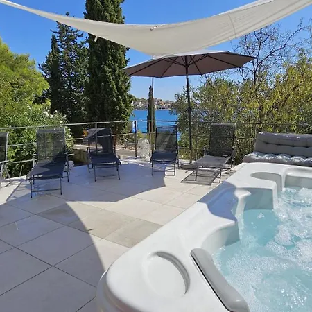 Villa Jacuzzi, Summer Kitchen, Gardens, 20m To - Casa Plaza