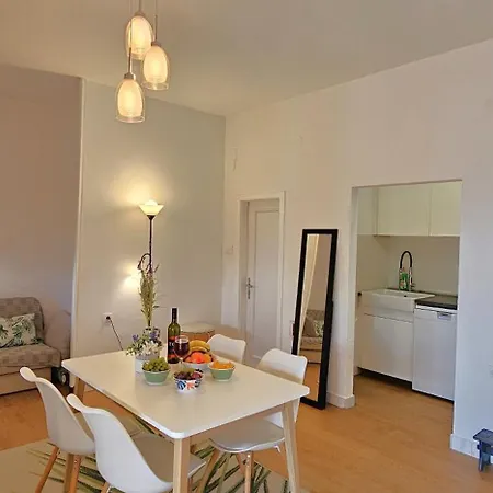 Jacuzzi, Summer Kitchen, Gardens, 20m To - Casa Plaza Villa Seget Vranjica